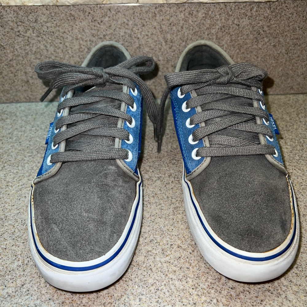 Vans Chukka Low Mens Size 6.5 skateboard shoes Grey w/ Royal blue  Leather/suede